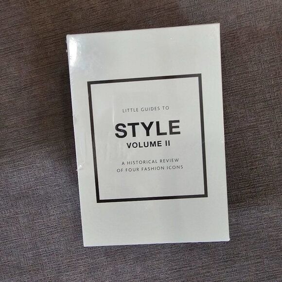 Little Guide To Style-Historical Review Of Four Fashion Icons 8 Fashion Designer - Picture 10 of 12